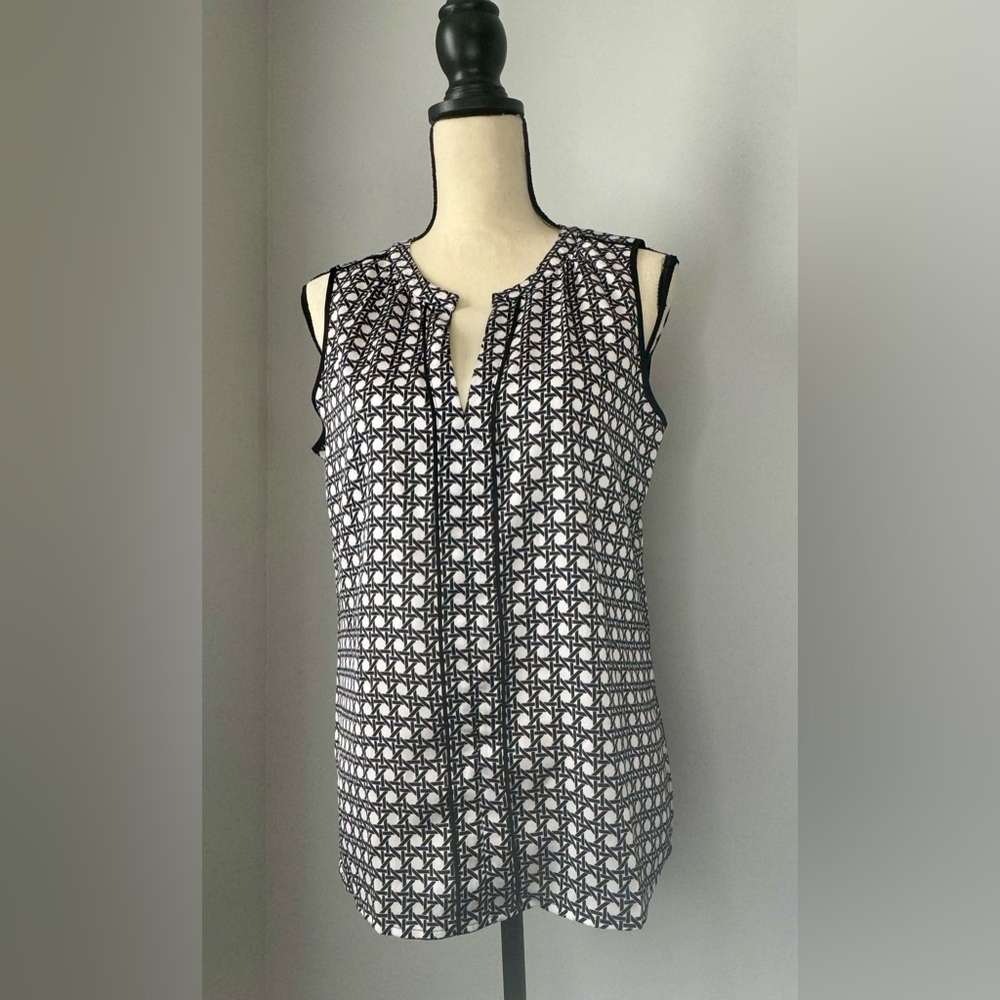 Ann Taylor NWT Black and White Patterned Sleeveless Blouse - Sz Small
